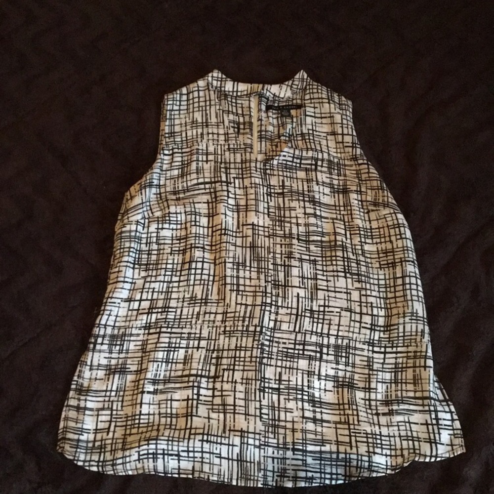 Sleeveless Choker Shirt